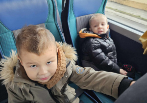 Dzieci w autokarze